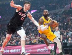 IM体育官方网站-包含开拓者第四节逆转湖人，豪取十连胜的词条