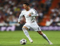 IM体育官方平台-锡安完成自我救赎，雷霆火力压制尼克斯，一场关于重生与团队力量的启示