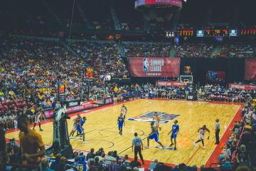 IM体育网页版登录入口-意甲焦点战之夜，爱德华兹的压制级表演，如何重新定义比赛天平？