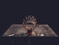 IM体育-布伦森关键战不手软，上海队巅峰对决中出奇才