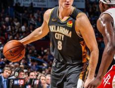 IM体育社区互动入口-勇士爆冷雄鹿B队，加里纳利送出助攻