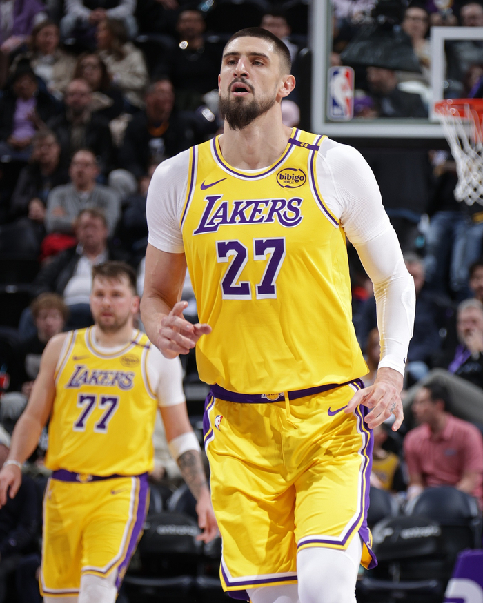 IM体育官方网-湖人B队血洗勇士，克莱送出助攻