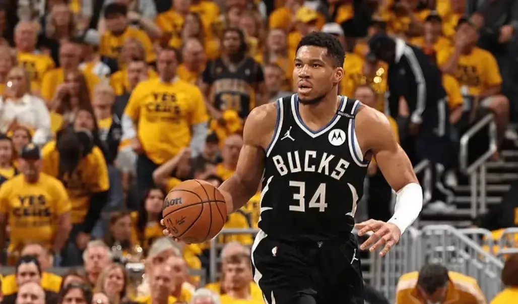 IM体育社区互动入口-勇士爆冷雄鹿B队，加里纳利送出助攻