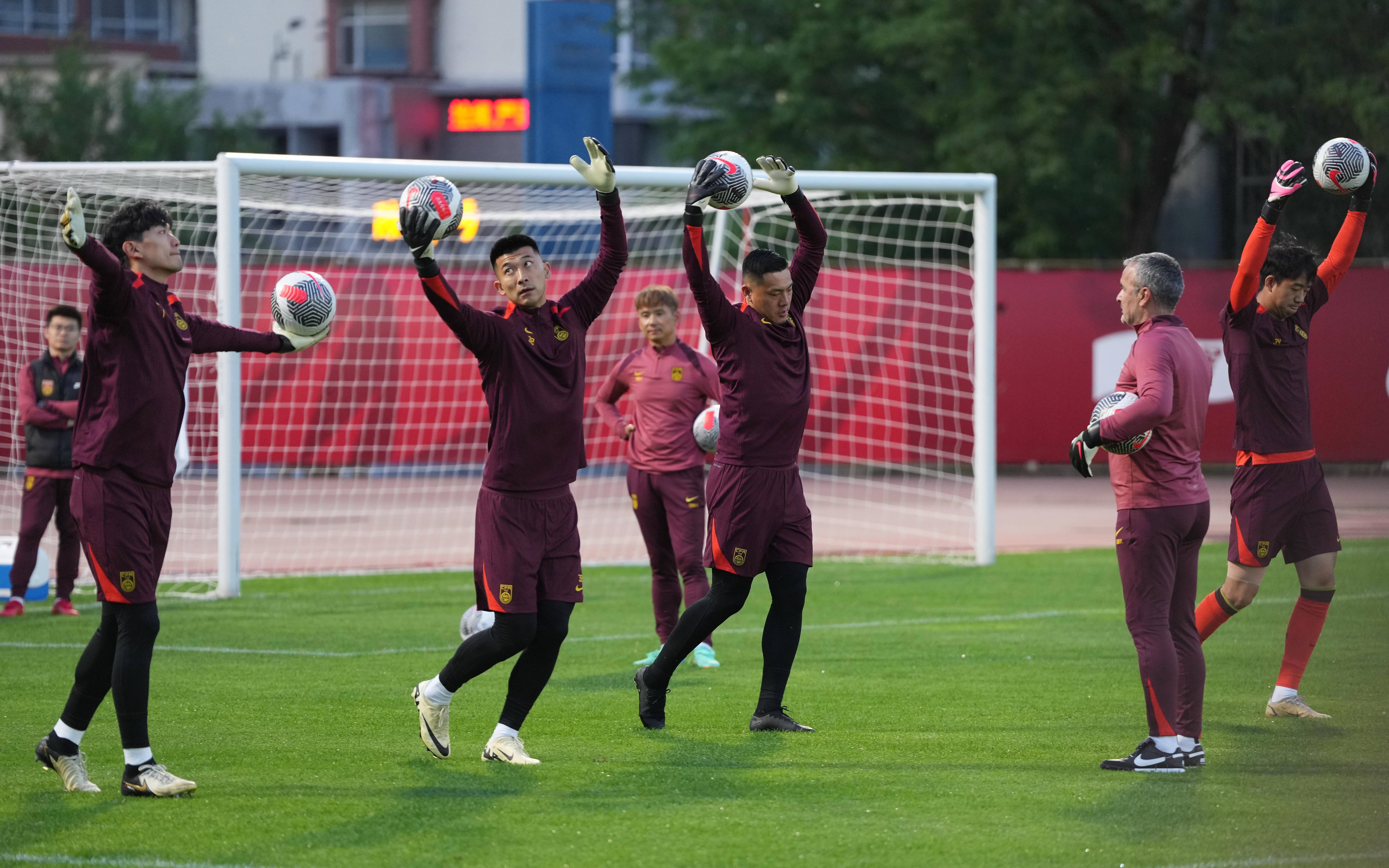 IM体育在线注册-队员受伤致影响比赛,球队备战遭受考验