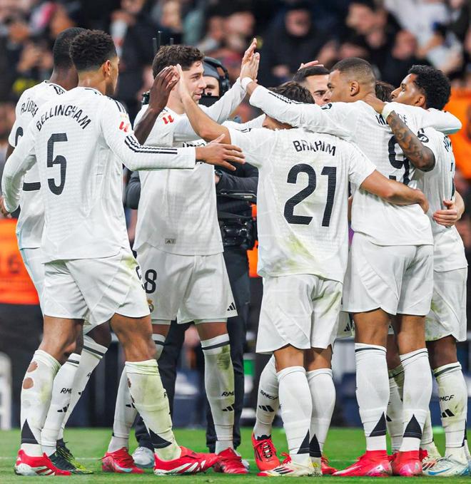 IM体育官方平台-皇马新援连续破门，引领球队夺冠