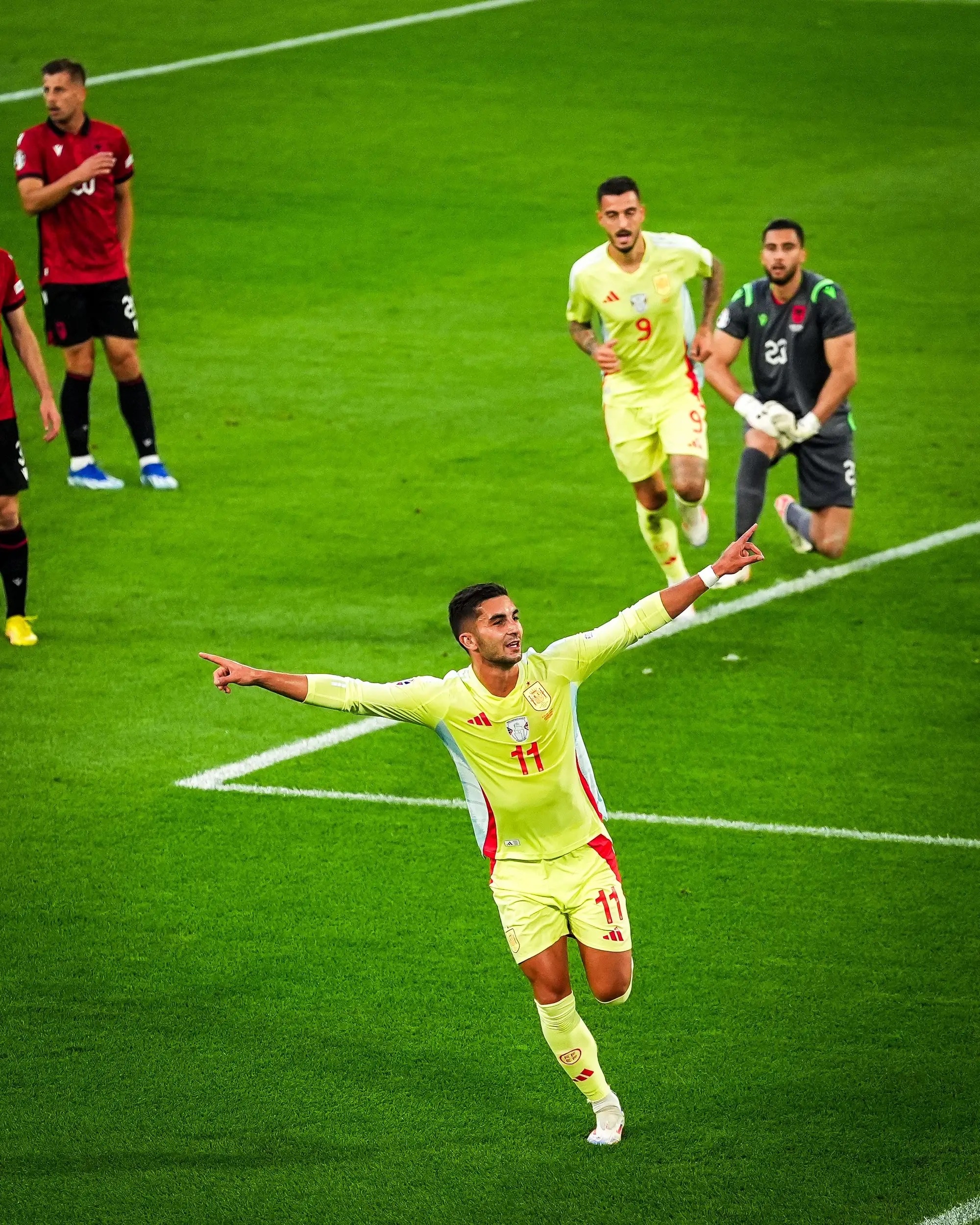 IM体育赛事直播入口-西班牙足球队成功晋级国际大赛