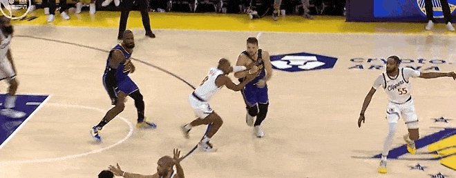 IM体育在线注册-包含职业篮球赛场上激烈对决,双方争分夺秒的词条