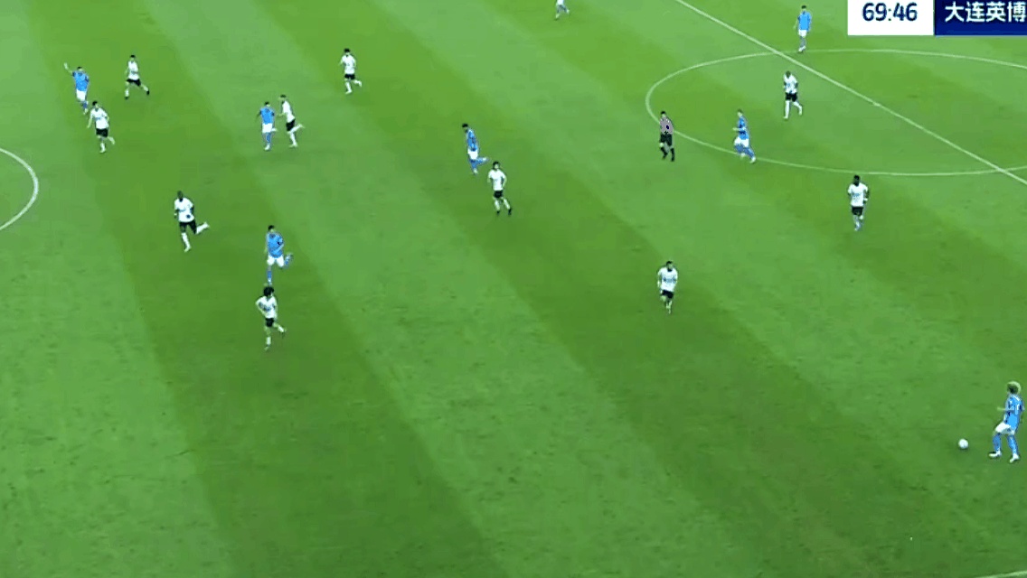 IM体育App下载-裁判们辅助比赛进行,全力确保公平性