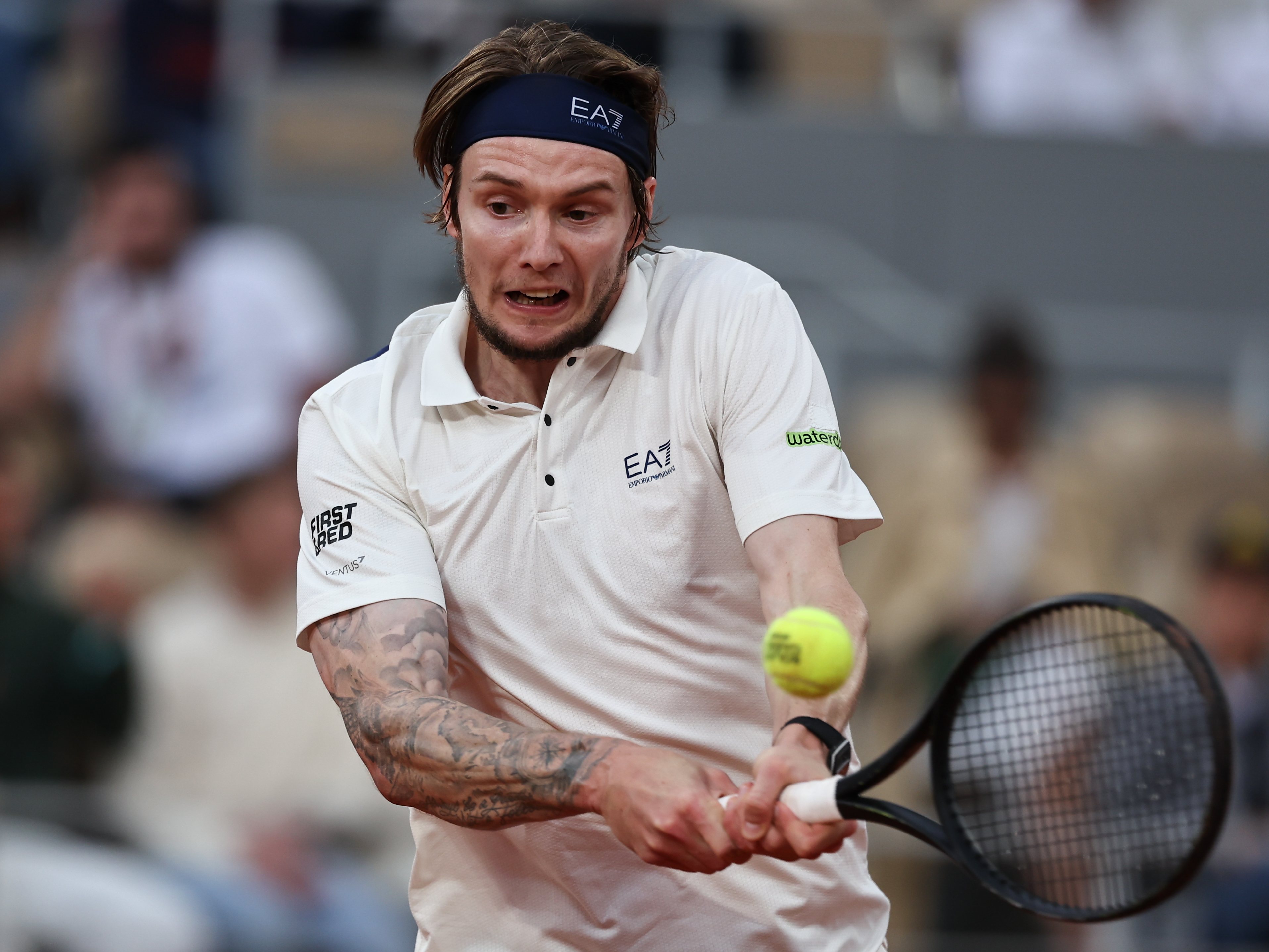 IM体育下载-包含ATP总决赛鏖战法网，辛纳统治全场的词条