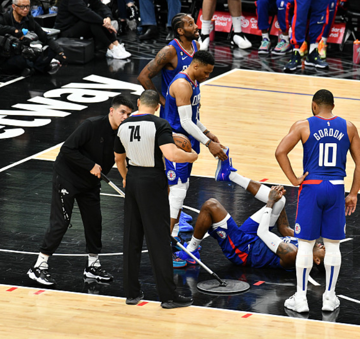 IM体育官方网站-包含雷霆险胜新疆队,浓眉哥惊艳四座的词条