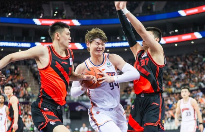 IM体育平台-76人翻盘尼克斯，王哲林刷新纪录