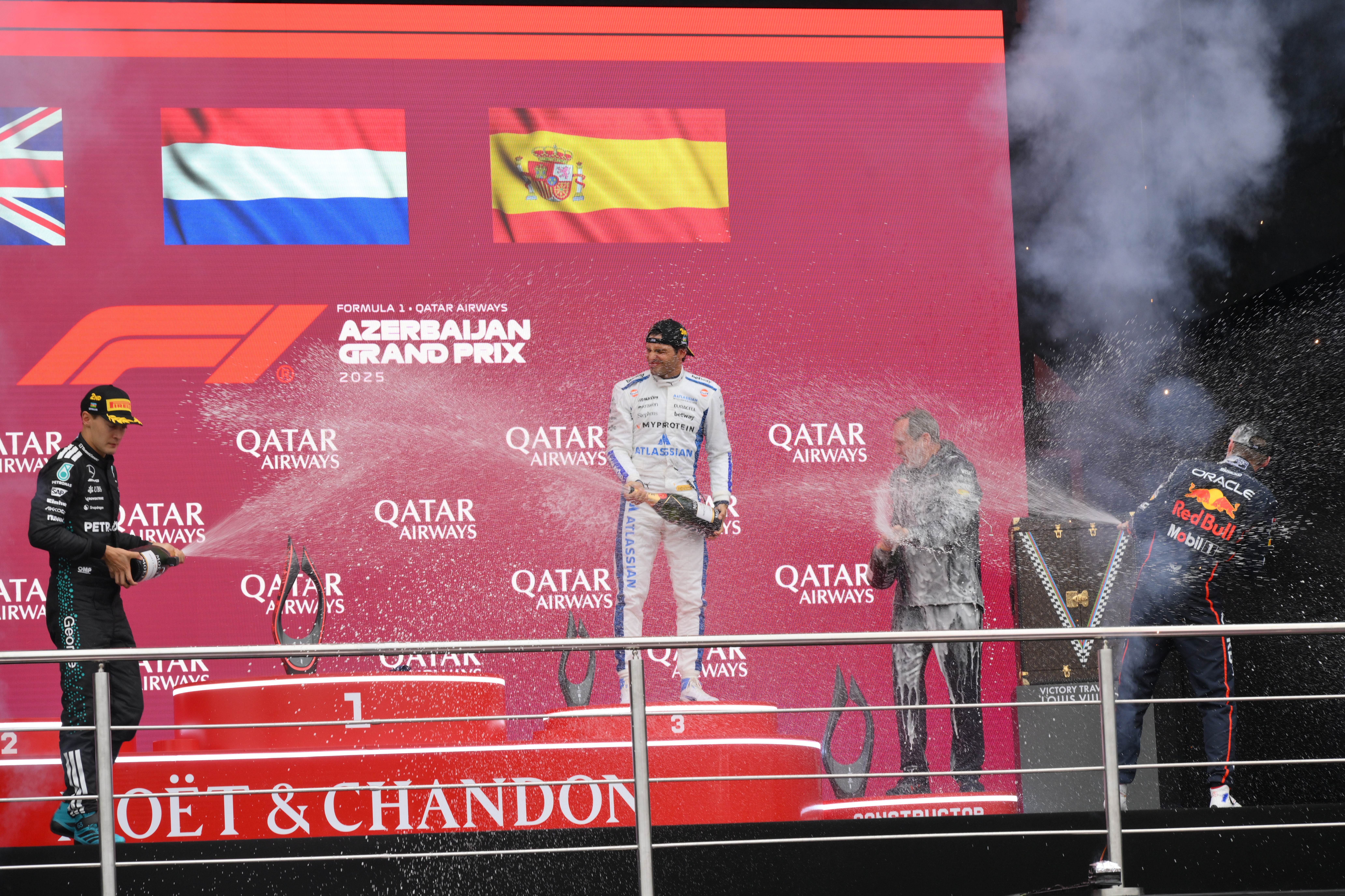 IM体育下载-索伯车队翻盘威廉姆斯，塞恩斯刷新纪录的简单介绍