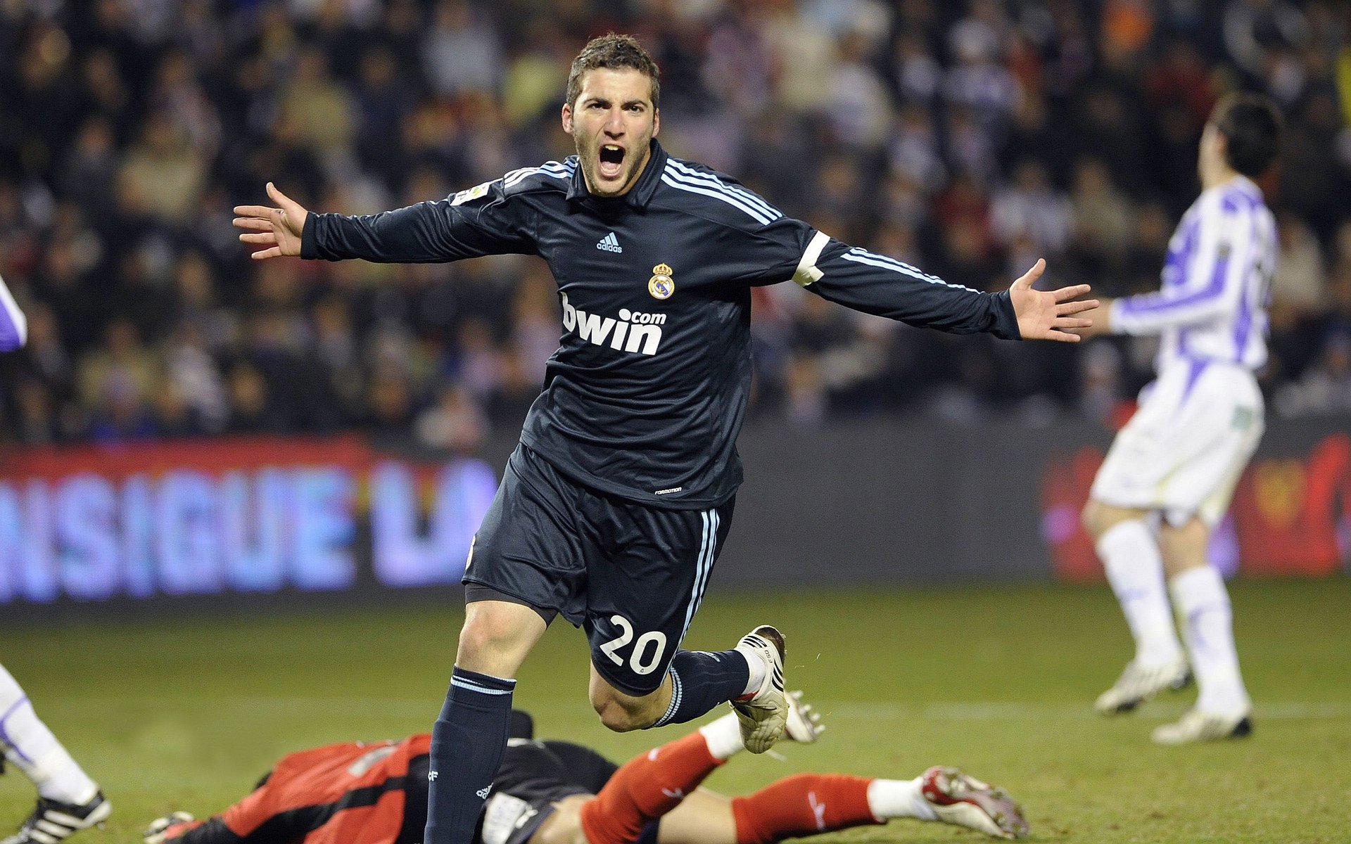 IM体育动画直播通道-当橙潮席卷永恒之城,从荷兰足球风暴到F1赛道的斯通斯时刻