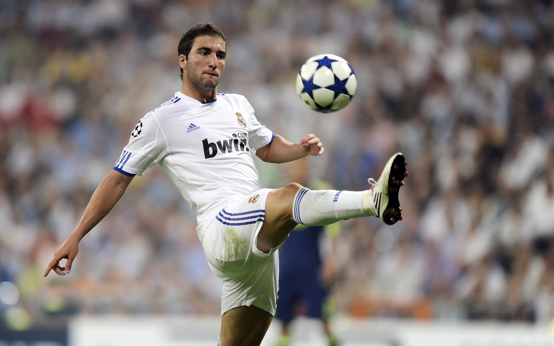 IM体育网页版登录入口-黄喜灿,从尼斯血拼到里昂的关键先生