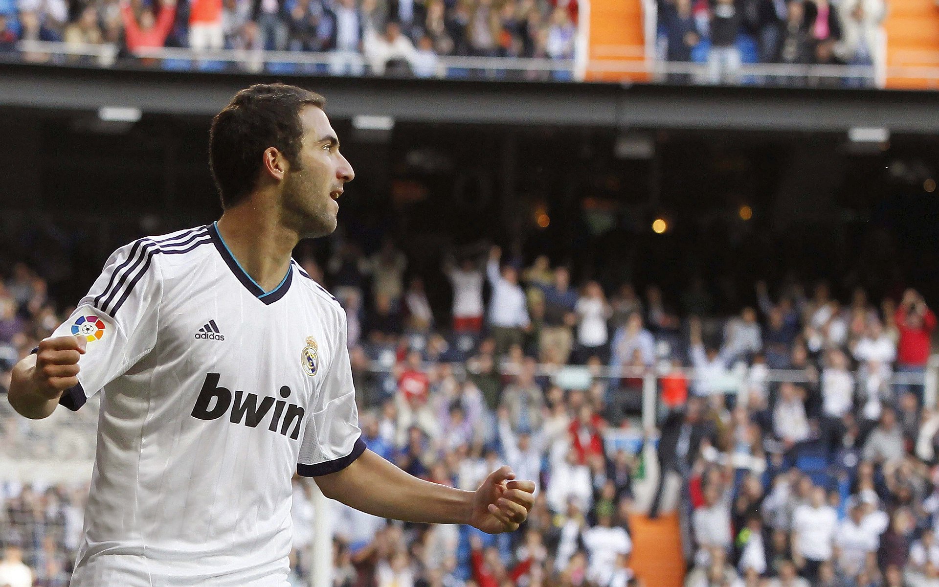 IM体育-卡马文加一役封神!沙特资本围剿下,曼城王朝遭遇最冷寒流